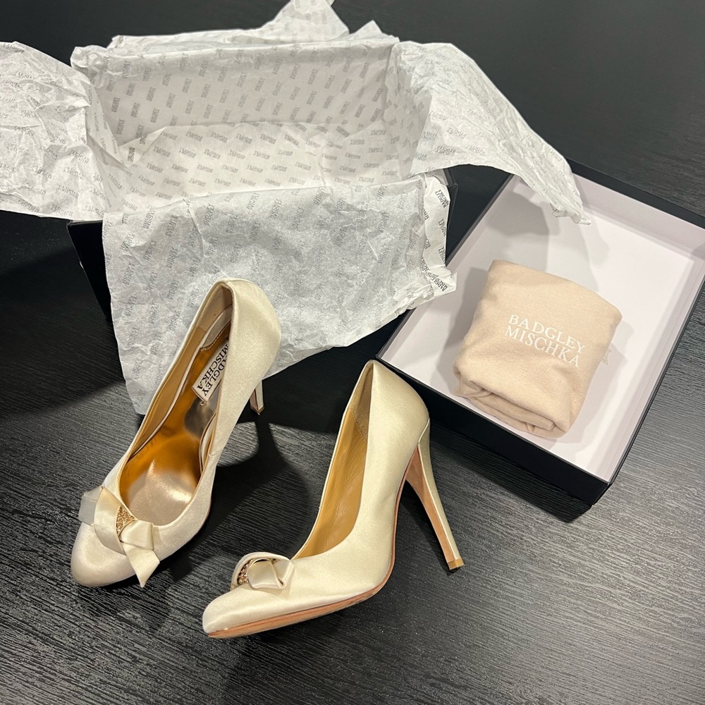 Badgley Mischka wedding shoes ￼